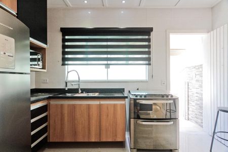 Casa para alugar com 170m², 4 quartos e 2 vagas Casa para alugar com 170m², 4 quartos e 2 vagasCozinha