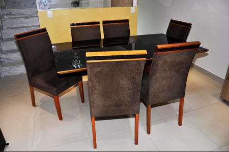 Casa para alugar com 170m², 4 quartos e 2 vagas Casa para alugar com 170m², 4 quartos e 2 vagasSala