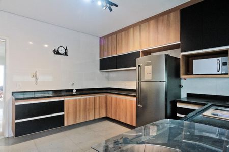 Casa para alugar com 170m², 4 quartos e 2 vagas Casa para alugar com 170m², 4 quartos e 2 vagasCozinha