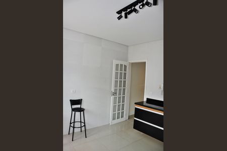 Casa para alugar com 170m², 4 quartos e 2 vagas Casa para alugar com 170m², 4 quartos e 2 vagasCozinha