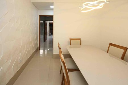 Casa à venda com 130m², 3 quartos e 2 vagas