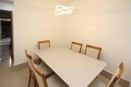 Casa à venda com 130m², 3 quartos e 2 vagas