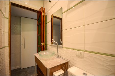 Casa para alugar com 210m², 4 quartos e 4 vagas Casa para alugar com 210m², 4 quartos e 4 vagasBanheiro social