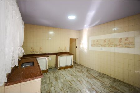 Casa para alugar com 210m², 4 quartos e 4 vagas Casa para alugar com 210m², 4 quartos e 4 vagasCasa 2 - Cozinha