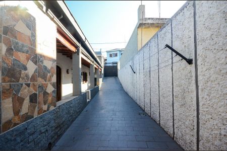 Garagem de casa para alugar com 4 quartos, 210m² em Vila Carbone, São Paulo