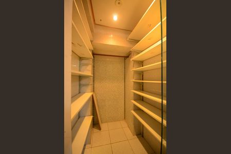 Casa para alugar com 210m², 4 quartos e 4 vagas Casa para alugar com 210m², 4 quartos e 4 vagasCloset do quarto 2