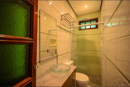 Casa para alugar com 210m², 4 quartos e 4 vagas Casa para alugar com 210m², 4 quartos e 4 vagasBanheiro social