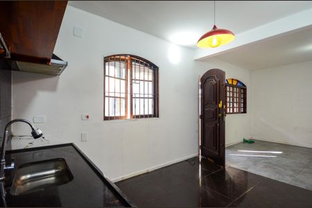 Casa para alugar com 210m², 4 quartos e 4 vagas Casa para alugar com 210m², 4 quartos e 4 vagasCozinha