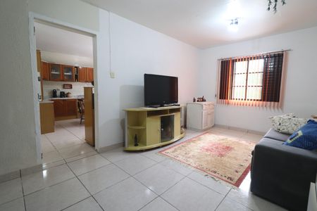 Casa à venda com 204m², 3 quartos e 2 vagasSala