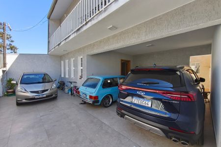 Casa para alugar com 400m², 6 quartos e 4 vagas Casa para alugar com 400m², 6 quartos e 4 vagasQuintal - Garagem
