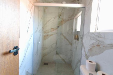 Casa para alugar com 400m², 6 quartos e 4 vagas Casa para alugar com 400m², 6 quartos e 4 vagasBanheiro Social