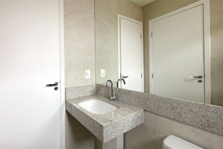 Apartamento à venda com 60m², 2 quartos e 2 vagas Apartamento à venda com 60m², 2 quartos e 2 vagasBanheiro da Suíte 2