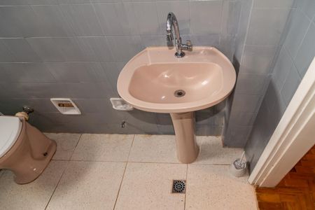 Banheiro Social de apartamento para alugar com 2 quartos, 77m² em Bela Vista, São Paulo