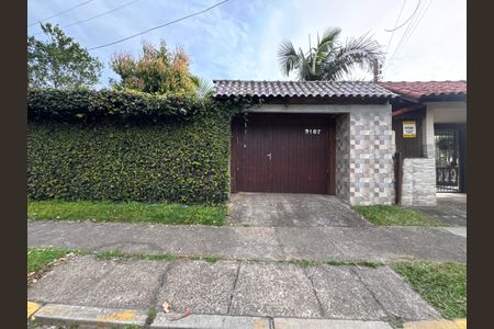 Casa à venda com 110m², 2 quartos e 4 vagasFachada