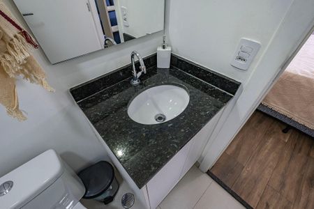 Banheiro de kitnet/studio à venda com 1 quarto, 24m² em Pinheiros, São Paulo