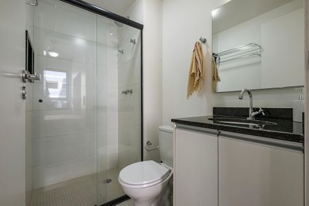 Banheiro de kitnet/studio à venda com 1 quarto, 24m² em Pinheiros, São Paulo