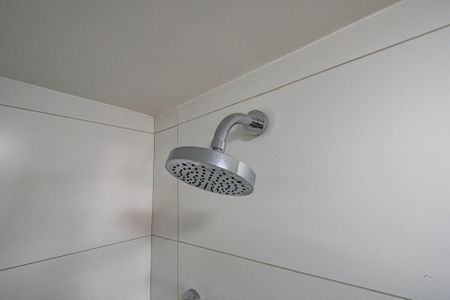 Banheiro de kitnet/studio à venda com 1 quarto, 24m² em Pinheiros, São Paulo