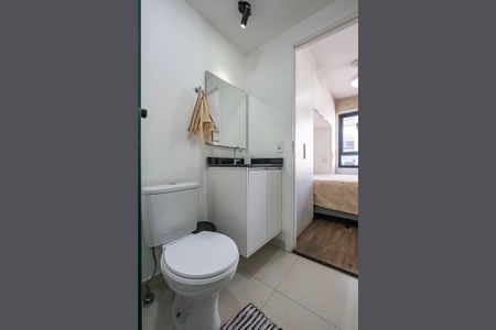 Banheiro de kitnet/studio à venda com 1 quarto, 24m² em Pinheiros, São Paulo