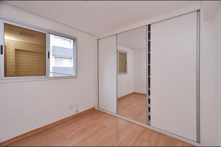 Apartamento à venda com 90m², 3 quartos e 3 vagasQuarto 2