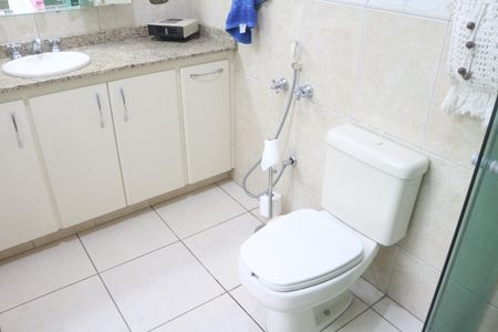 Casa à venda com 219m², 2 quartos e 4 vagasBanheiro 2