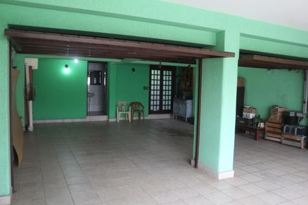 Casa à venda com 219m², 2 quartos e 4 vagasGaragem