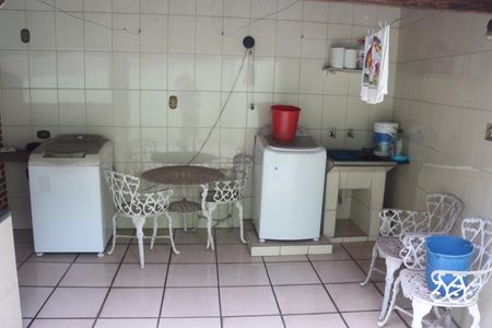 Casa à venda com 219m², 2 quartos e 4 vagasÁrea de Serviço