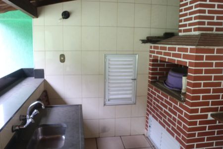 Casa à venda com 219m², 2 quartos e 4 vagasQuintal