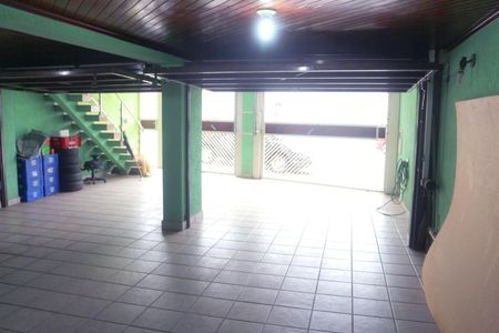 Casa à venda com 219m², 2 quartos e 4 vagasGaragem
