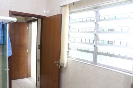 Casa à venda com 219m², 2 quartos e 4 vagasBanheiro 2