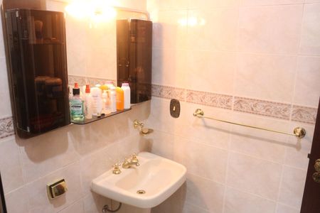 Casa à venda com 219m², 2 quartos e 4 vagasBanheiro da Suíte 