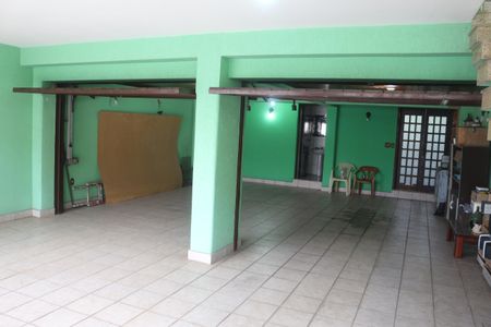 Casa à venda com 219m², 2 quartos e 4 vagasGaragem