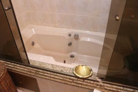 Casa à venda com 219m², 2 quartos e 4 vagasBanheiro da Suíte 