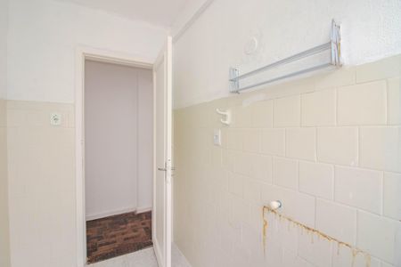 Banheiro de apartamento à venda com 1 quarto, 39m² em Independência, Porto Alegre