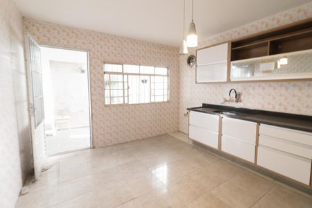 Cozinha de casa à venda com 7 quartos, 251m² em Km 18, Osasco