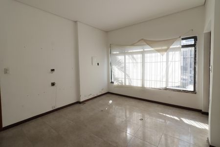 Casa à venda com 251m², 7 quartos e 4 vagasSala