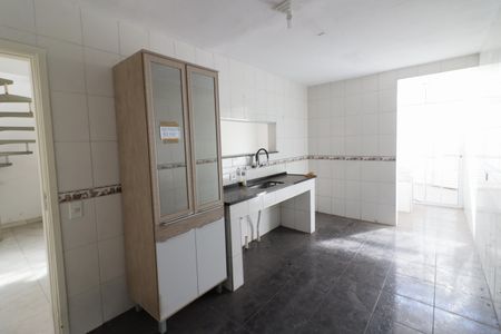 Cozinha 2 de casa à venda com 7 quartos, 251m² em Km 18, Osasco