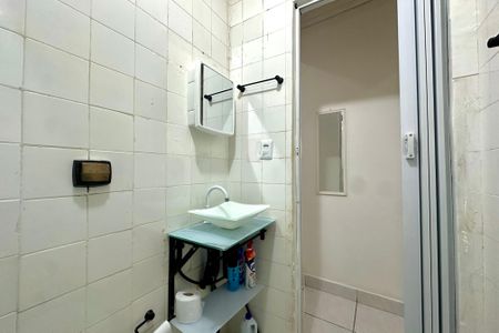 Banheiro de apartamento para alugar com 1 quarto, 27m² em Centro, Rio de Janeiro