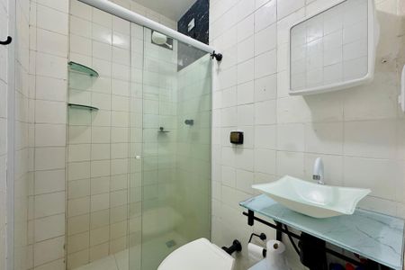 Banheiro de apartamento para alugar com 1 quarto, 27m² em Centro, Rio de Janeiro