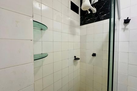 Banheiro de apartamento para alugar com 1 quarto, 27m² em Centro, Rio de Janeiro