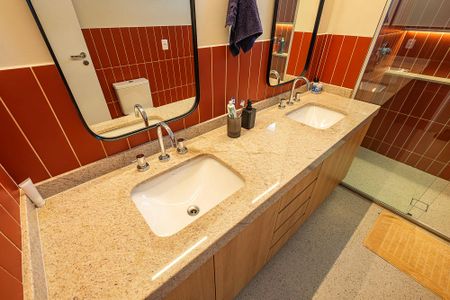 Apartamento à venda com 157m², 3 quartos e 2 vagasBanheiro da Suíte 1