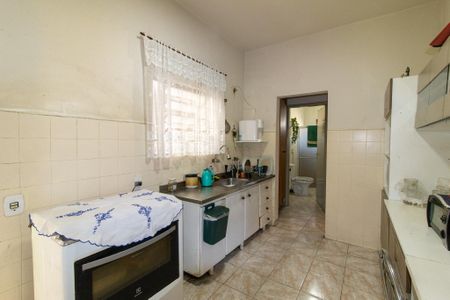 Casa à venda com 315m², 4 quartos e 4 vagas Casa à venda com 315m², 4 quartos e 4 vagasCozinha