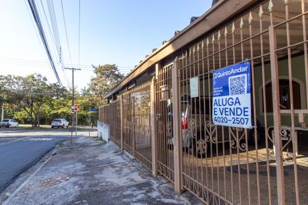 Casa à venda com 315m², 4 quartos e 4 vagas Casa à venda com 315m², 4 quartos e 4 vagasPlaca