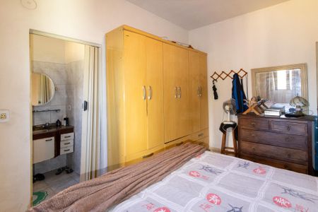 Casa à venda com 315m², 4 quartos e 4 vagas Casa à venda com 315m², 4 quartos e 4 vagasSuíte