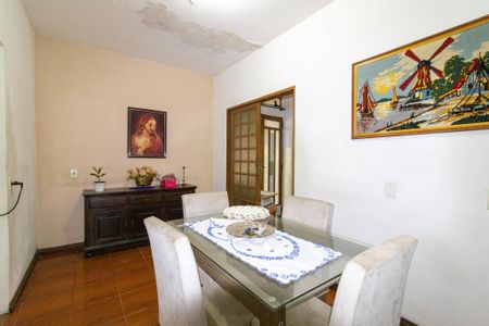 Casa à venda com 315m², 4 quartos e 4 vagas Casa à venda com 315m², 4 quartos e 4 vagasSala de Jantar