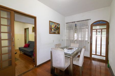 Casa à venda com 315m², 4 quartos e 4 vagas Casa à venda com 315m², 4 quartos e 4 vagasSala de Jantar