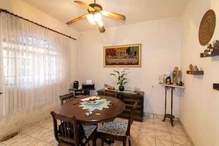 Casa à venda com 315m², 4 quartos e 4 vagas Casa à venda com 315m², 4 quartos e 4 vagasSala