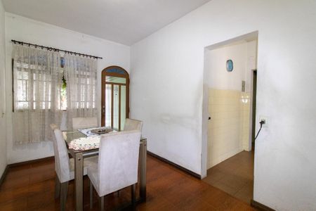 Casa à venda com 315m², 4 quartos e 4 vagas Casa à venda com 315m², 4 quartos e 4 vagasSala de Jantar