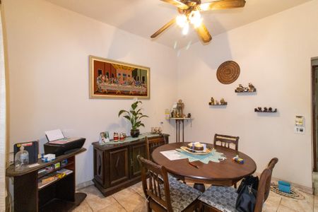 Casa à venda com 315m², 4 quartos e 4 vagas Casa à venda com 315m², 4 quartos e 4 vagasSala