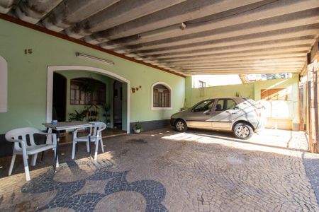 Casa à venda com 315m², 4 quartos e 4 vagas Casa à venda com 315m², 4 quartos e 4 vagasÁrea comum