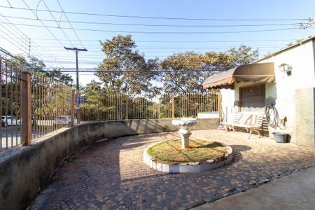 Casa à venda com 315m², 4 quartos e 4 vagas Casa à venda com 315m², 4 quartos e 4 vagasÁrea comum